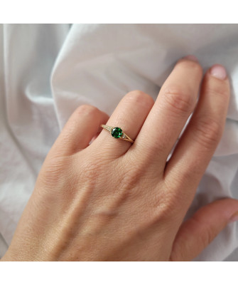 Ring with green eye 8k