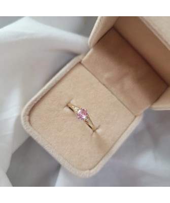 Ring with pink stone 8k