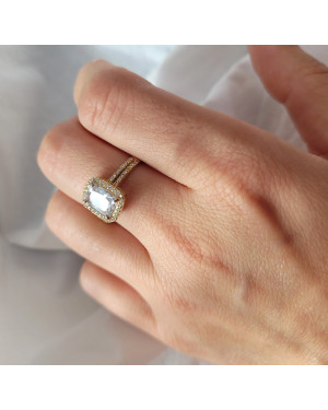 Engagement ring large stone