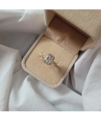 Engagement ring large stone