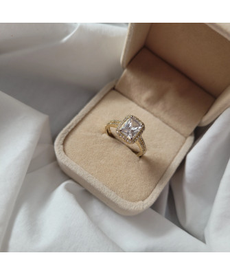 Engagement ring large stone