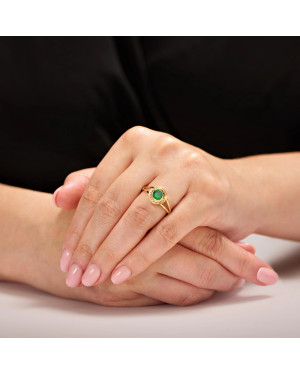Gold filigree ring green stone