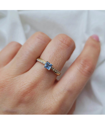 Gold engagement ring blue stone