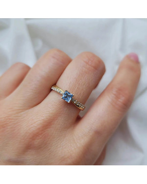 Gold engagement ring blue stone