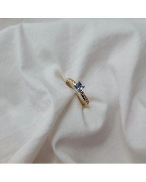 Gold engagement ring blue stone