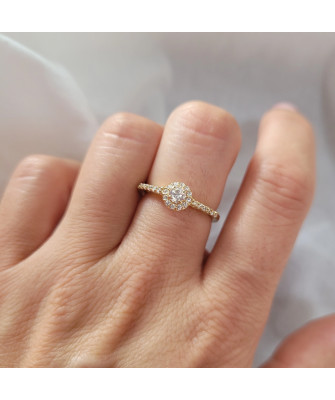 Engagement ring white stone 8k