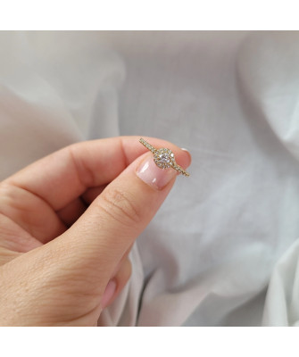 Engagement ring white stone 8k