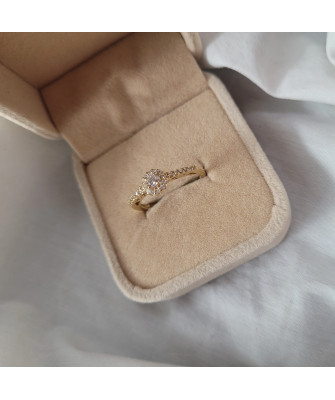 Engagement ring white stone 8k