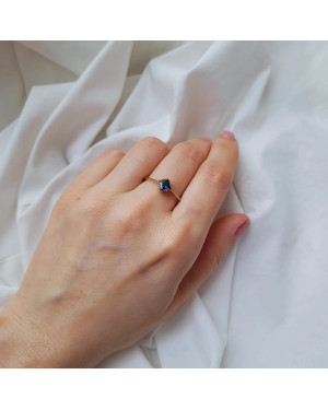 Gold ring sapphire stone