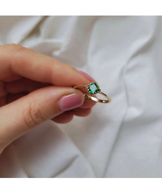 Emerald stone gold ring