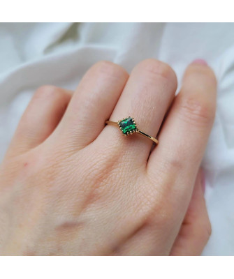 Emerald stone gold ring