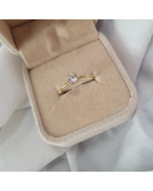 Delicate ring white stones 8k