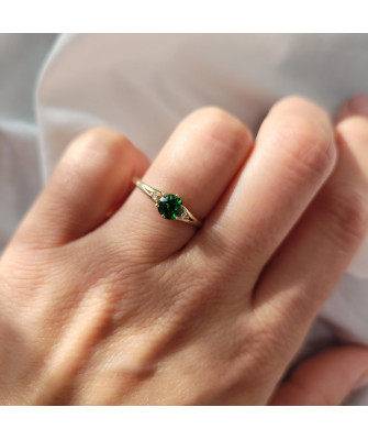 Pierścionek z zielonym kamieniem 14k