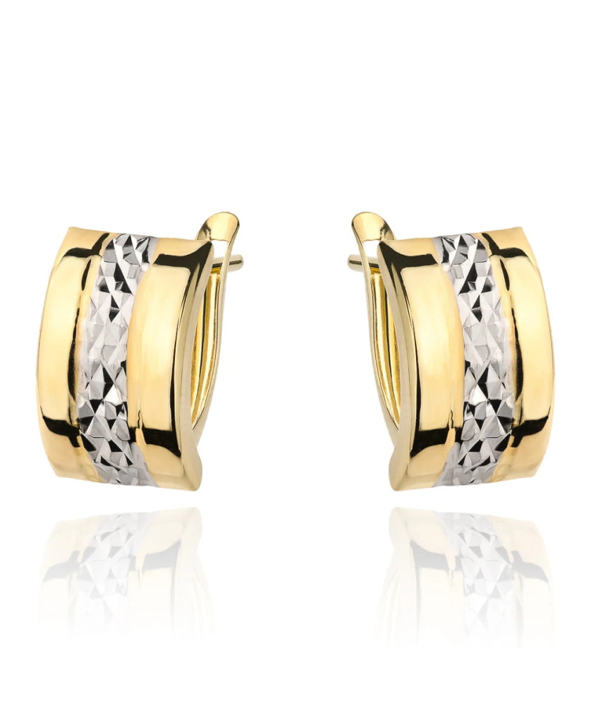 Earrings with diamond-cut white gold on English clasp