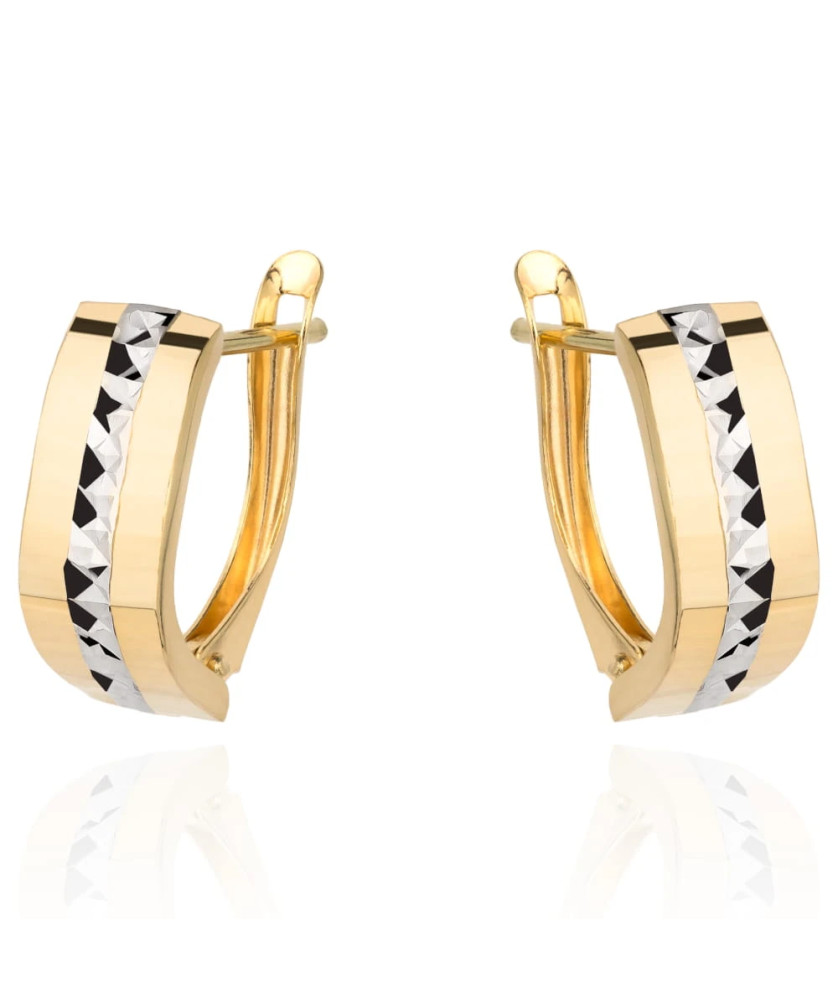 Gold earrings with diamond-cut and smooth edges