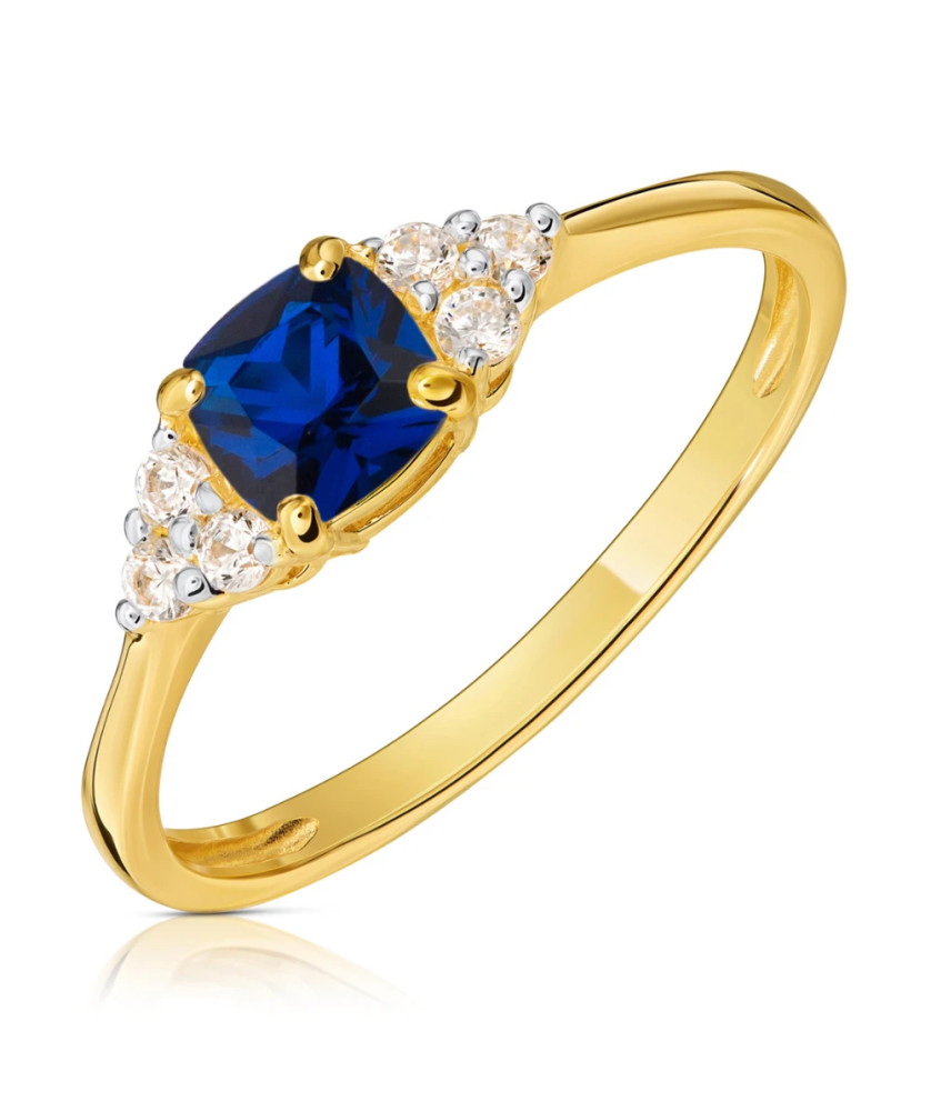 Ring with a blue stone 8k