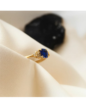Ring with a blue stone 8k