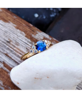 Ring with a blue stone 8k