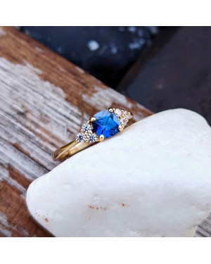Ring with a blue stone 8k