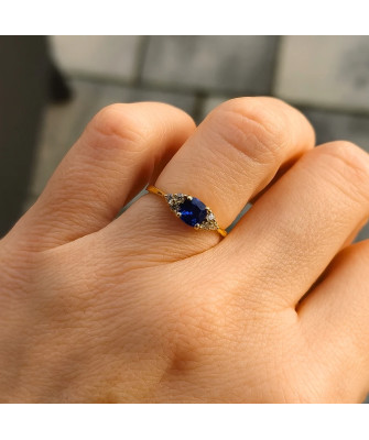 Ring with a blue stone 8k