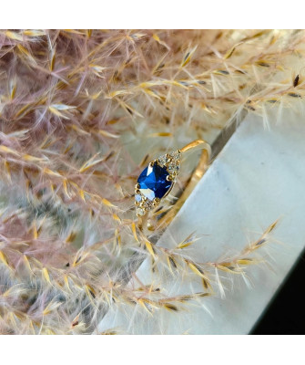 Ring with a blue stone 8k