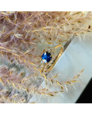 Ring with a blue stone 8k