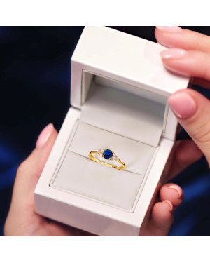 Ring with a blue stone 8k