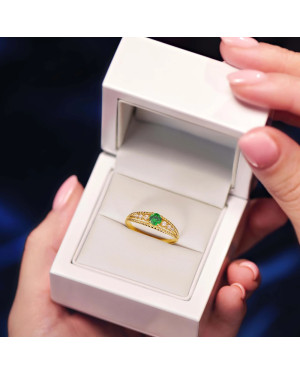 Ring with green eye 8k zirconia