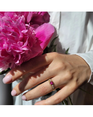 Ring with a red stone 8k