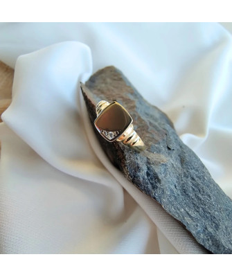 Square 14k ring with stones