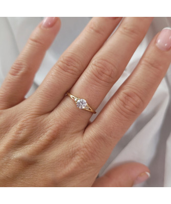 Engagement ring with cubic zirconia