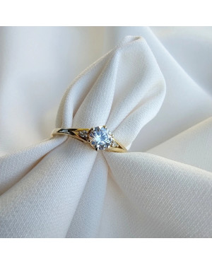 Engagement ring with cubic zirconia
