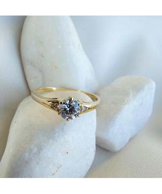 Engagement ring with cubic zirconia