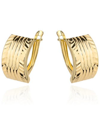 Gold diamond-cut earrings with English clasp