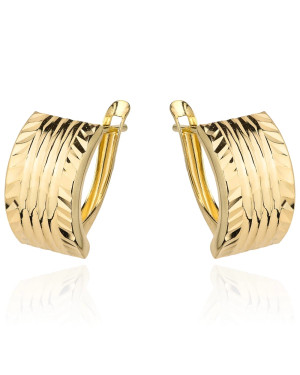 Gold diamond-cut earrings with English clasp