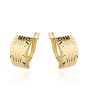 Gold diamond-cut earrings with English clasp