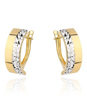 Gold earrings decorated with white gold and diamond cutting