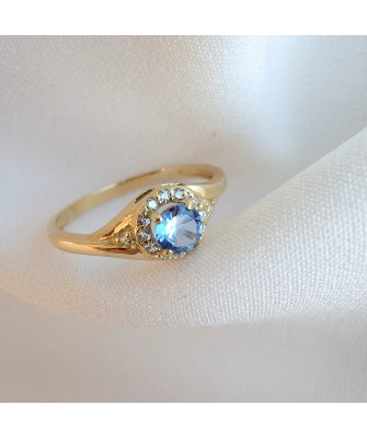 Gold engagement ring blue stone