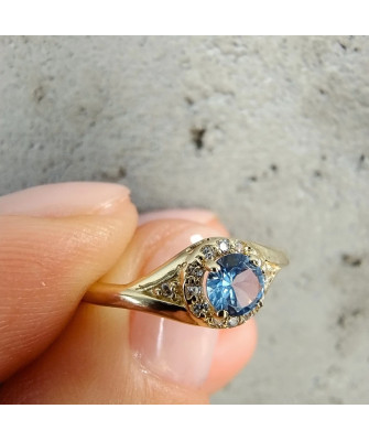 Gold engagement ring blue stone