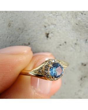 Gold engagement ring blue stone