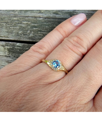 Gold engagement ring blue stone