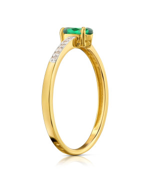 Delicate ring emerald zirconia