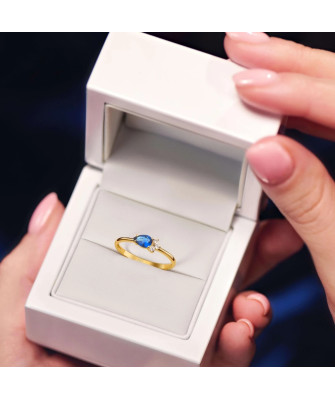 Blue stone in 8k gold ring