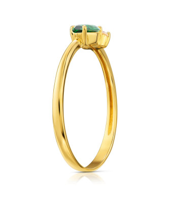 Green stone in 8k gold ring