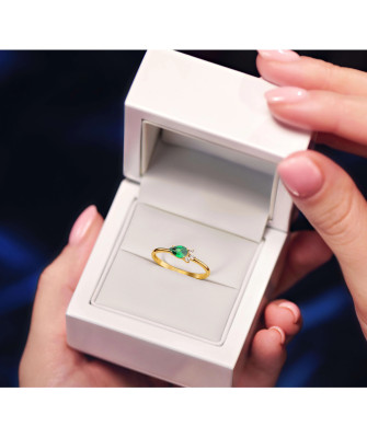 Green stone in 8k gold ring