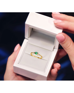 Green stone in 8k gold ring