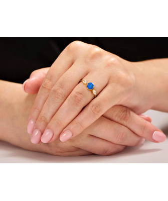 Sapphire ring with a large stone