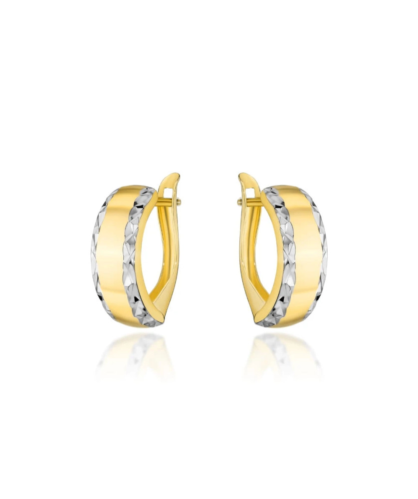 Gold earrings rounded with diamond cutting in two colors of gold