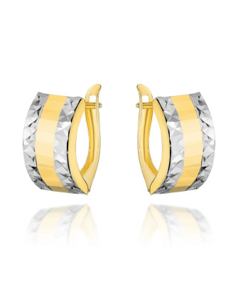 Wide gold earrings with diamond-cut in two colors of gold