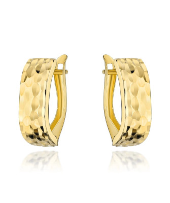 Gold earrings with diamond-cut on English clasp